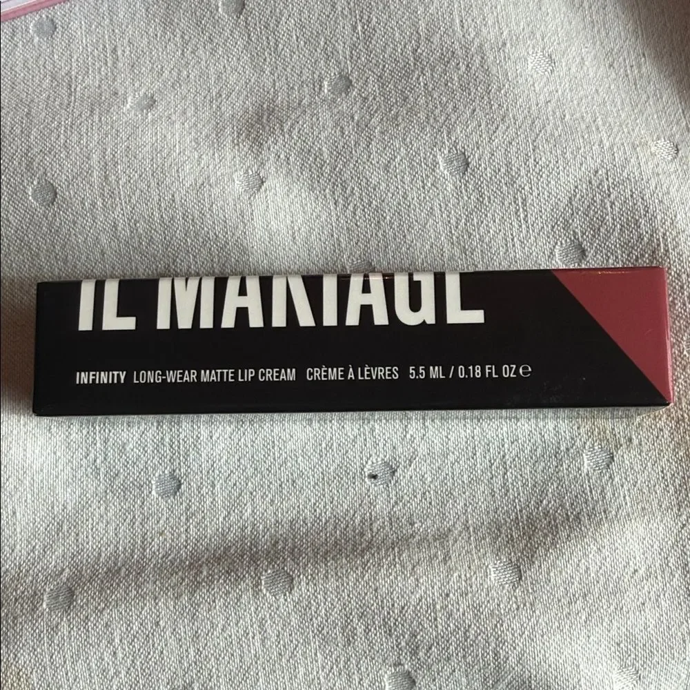 IL MAKIAGE Infinity Long Wear Lip Cream in Matte Royal!